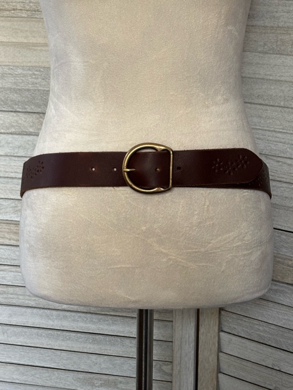 ITALIAN LEATHER Vintage Boho Style Floral Cutout Belt SZ M/L 42”, Made in USA - Picture 13 of 16